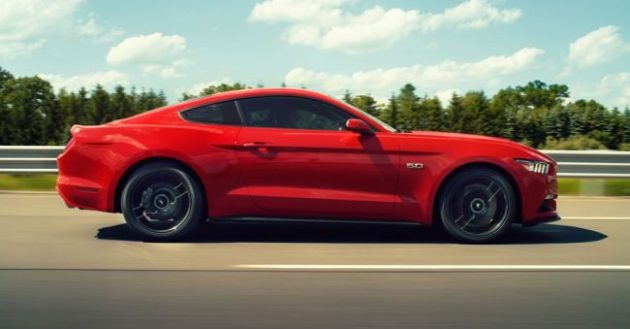 2016 Mustang Shelby GT350R Side View Red