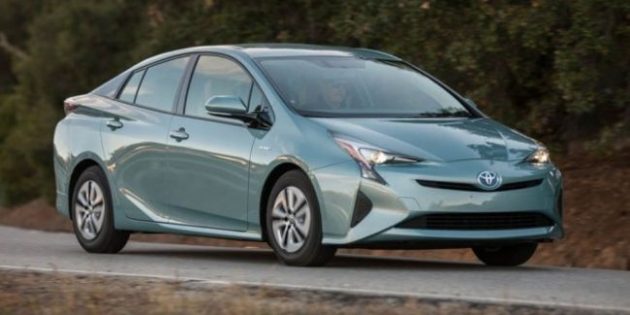 2016 Toyota Prius Front Right Side
