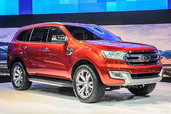 2015 Ford Everest Front Side View