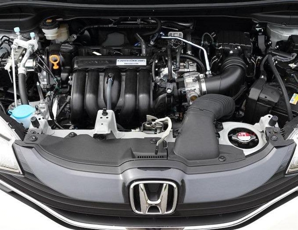 2015-Honda-Urban-SUV-engine