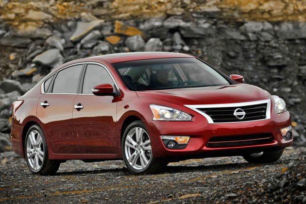 2015 Nissan Altima Side View
