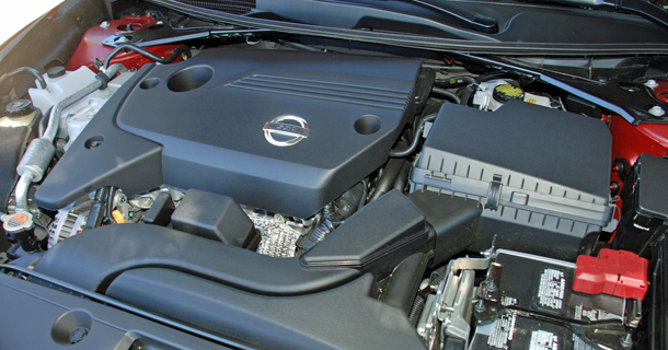 2015-Nissan-Altima-engine