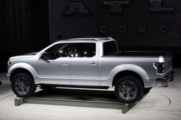 2016 Ford Atlas Side View