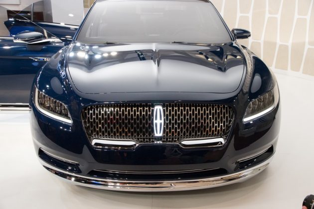 2016 Lincoln Continental Front