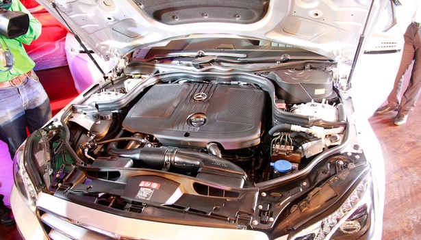 2016-Mercedes-Benz-E-class-engine