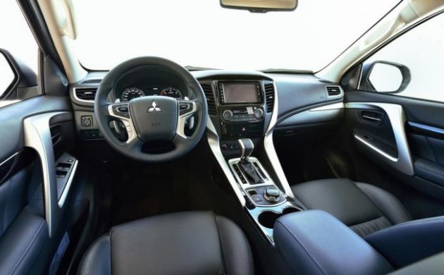 2016 Mitsubishi Pajero Interior