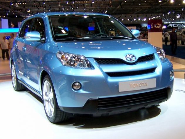 2016 Toyota Urban Cruiser Front Right Side