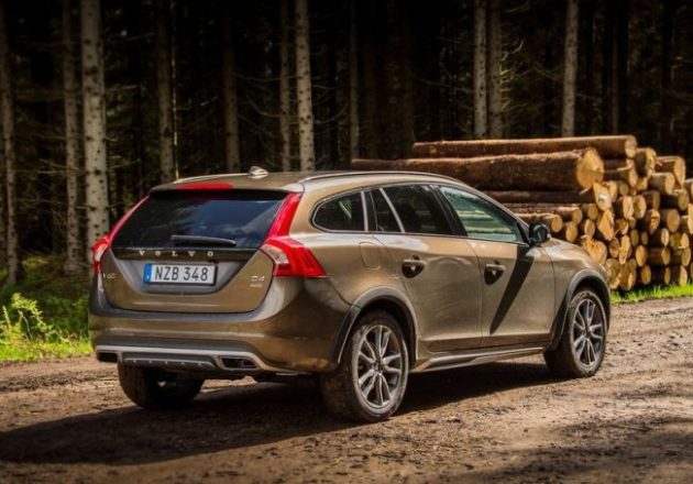 2016 Volvo V60 Rear Right Side