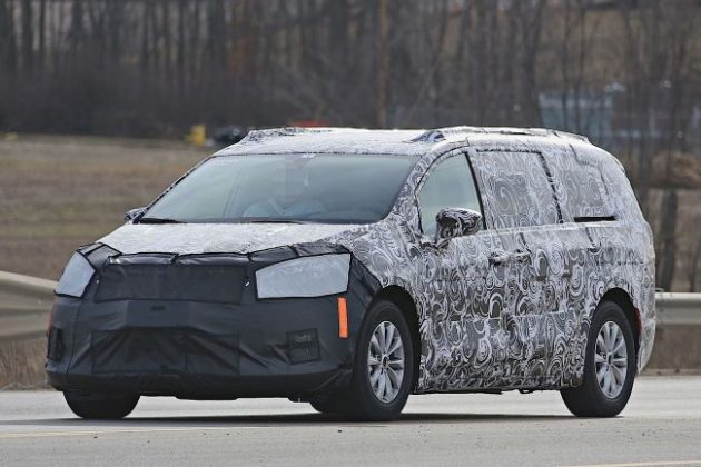 2017 Chrysler Town and Country Exterior