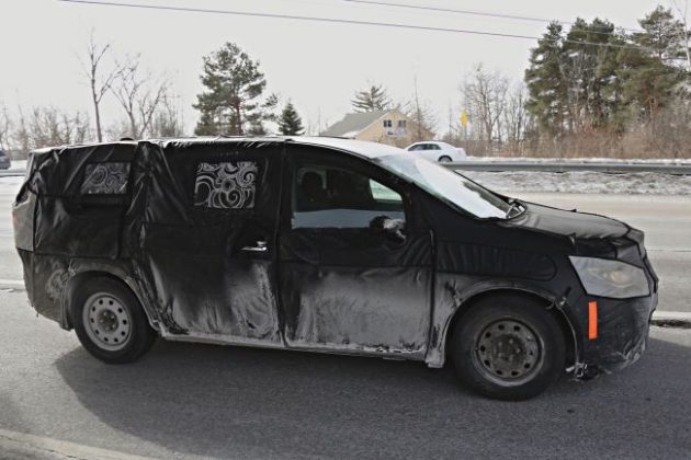 2017 Chrysler Town and Country Side View