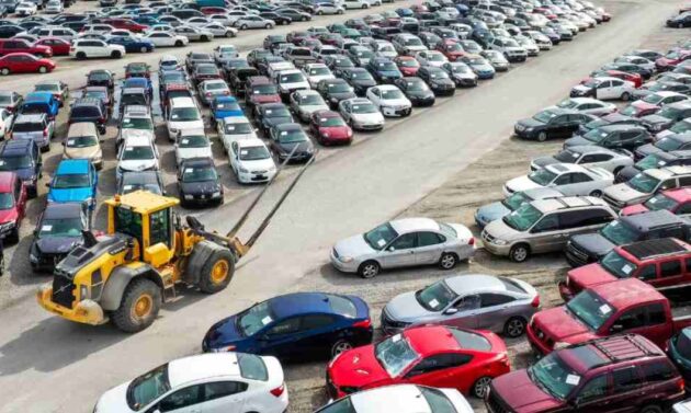 Vehicles Auctions at Copart and IAAI